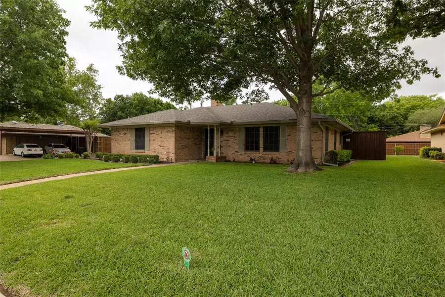 2405 Ingleside Drive, Grand Prairie, TX 75050