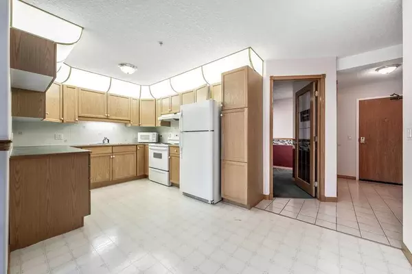 Calgary, AB T3H 3R6,6868 Sierra Morena BLVD SW #223