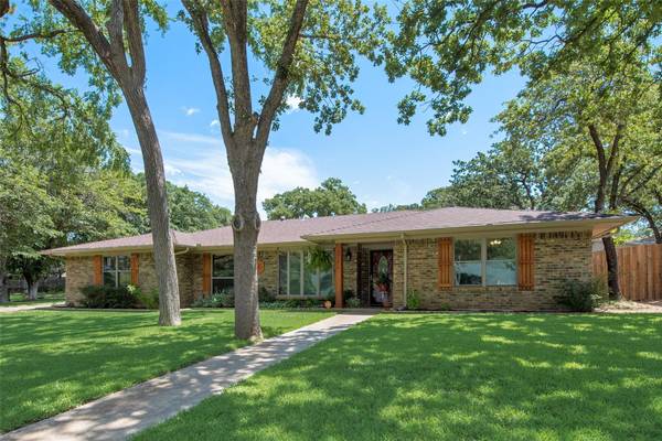 111 Ridgecrest Circle, Denton, TX 76205