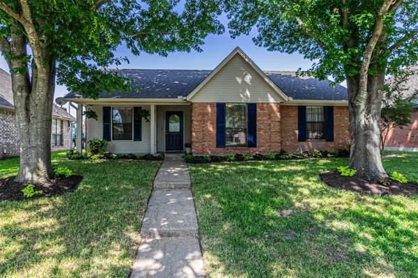 2009 Memphis Street,  Ennis,  TX 75119