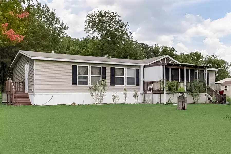 1029 High Meadow Drive, Pecan Hill, TX 75165