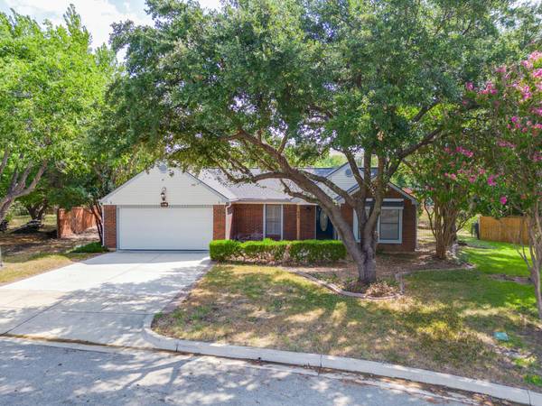 849 N Riverside Drive, Grapevine, TX 76051