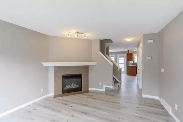 Calgary, AB T3J 5M5,44 Saddlebrook GDNS