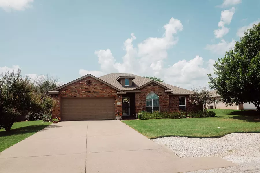 816 Wandering Court, Granbury, TX 76049