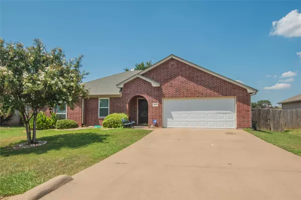 3006 Stroll Drive, Granbury, TX 76049