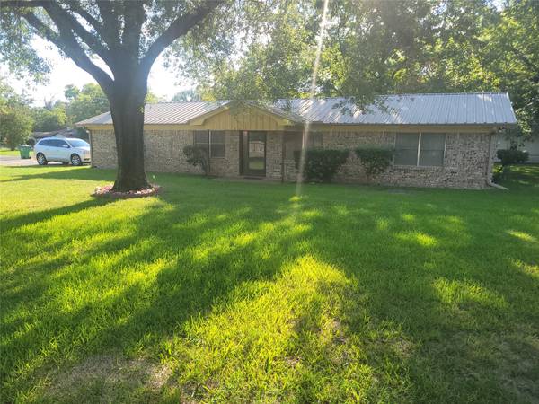 467 Davis Street, Fairfield, TX 75840