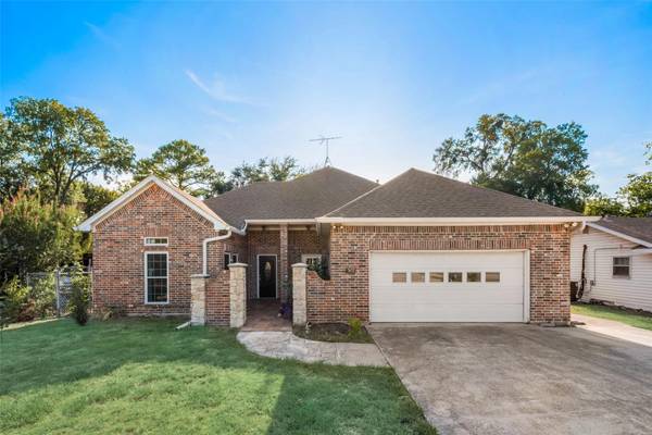 307 Ada Street,  Irving,  TX 75061