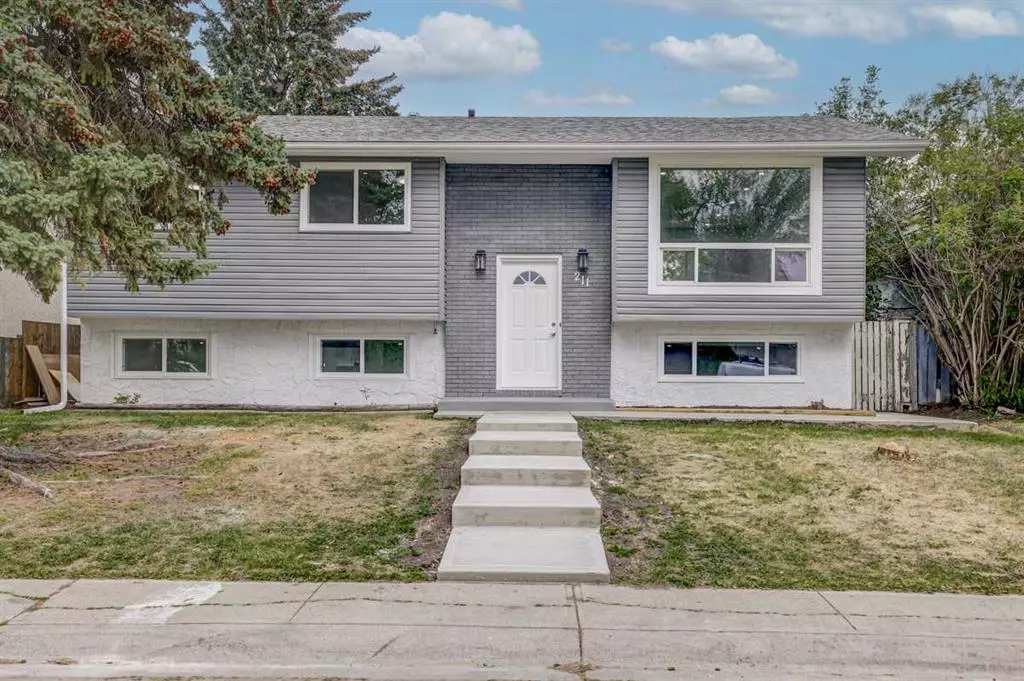 Calgary, AB T2A 3A1,211 Penmeadows Close SE