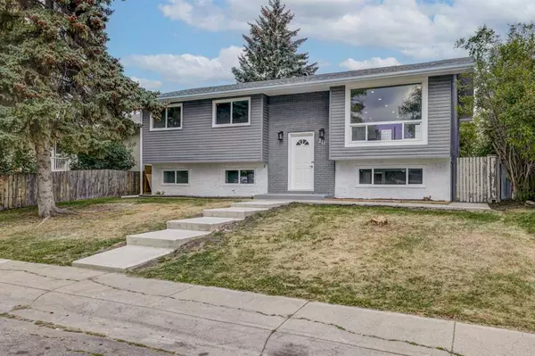 Calgary, AB T2A 3A1,211 Penmeadows Close SE