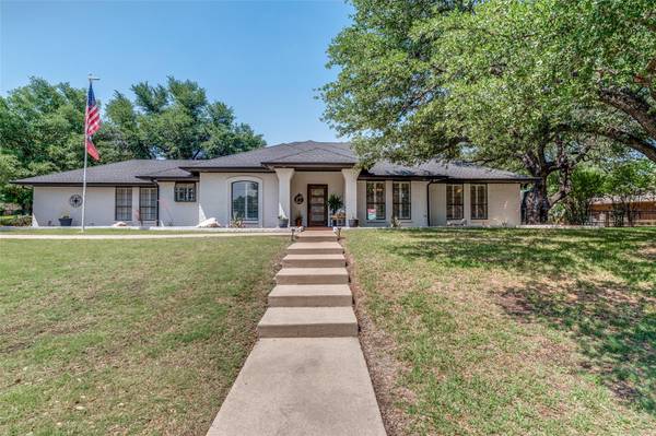 7500 Lochwood Court, Fort Worth, TX 76179