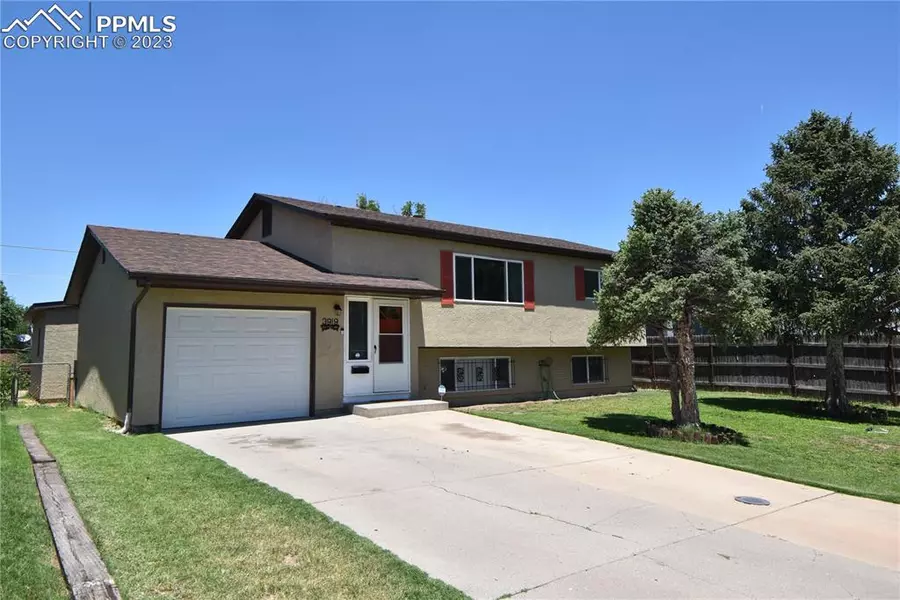 3919 Lancaster DR, Pueblo, CO 81005