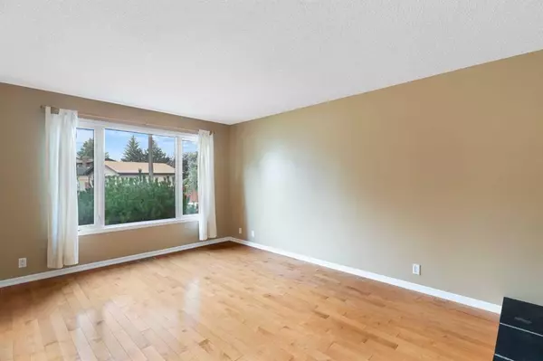 Calgary, AB T3K1X5,71 Beaconsfield Close NW