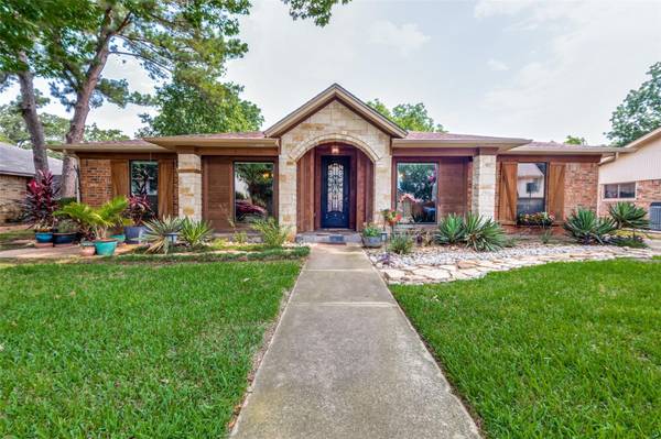 3105 Teakwood Drive, Bedford, TX 76021