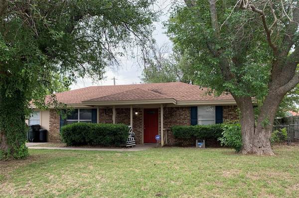 212 Southside Drive, Sanger, TX 76266