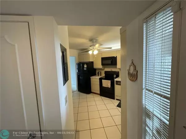 Boca Raton, FL 33433,5851 Camino Del Sol  #304