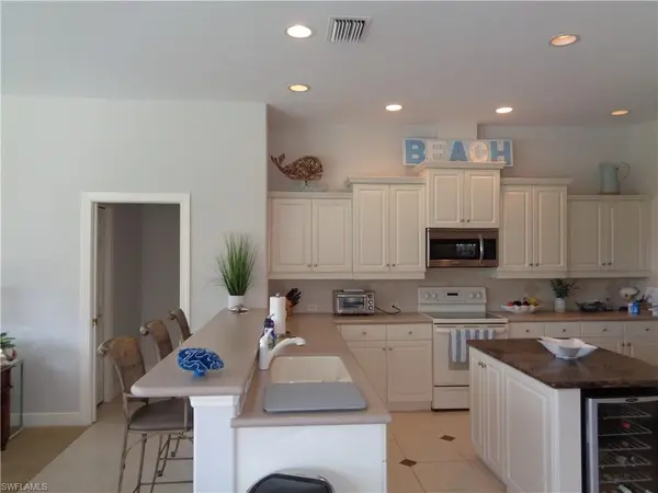 1118 Camelot CIR, Naples, FL 34119