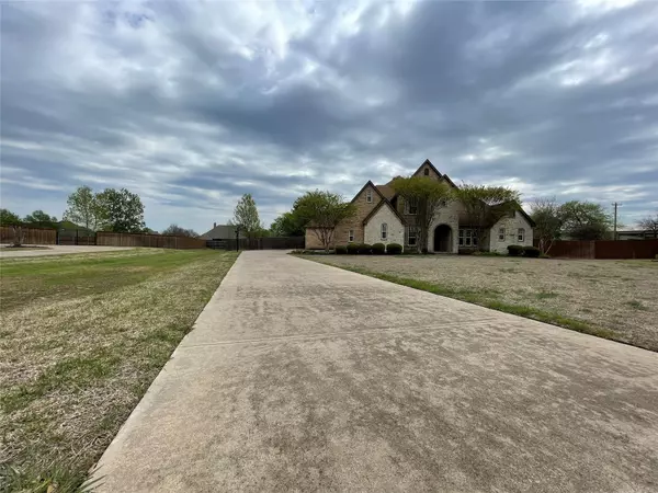 8290 St Johns Drive,  Waxahachie,  TX 75167