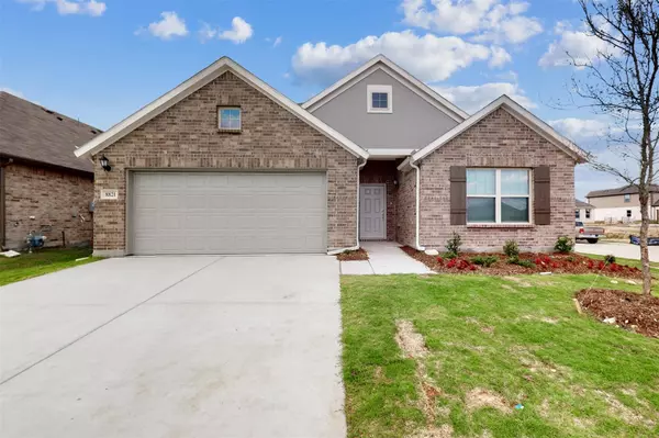 8821 Bronze Meadow Drive, Fort Worth, TX 76131