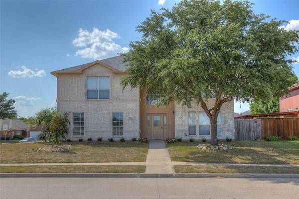 1100 Grand Central Parkway, Saginaw, TX 76131