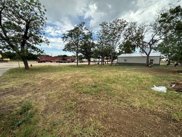 208 S Cole Street, Comanche, TX 76442