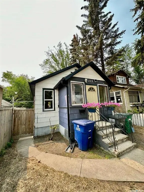 225 F AVENUE S, Saskatoon, SK S7M 1S9