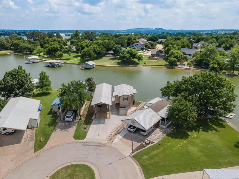 813 Brazos Harbor Circle, Granbury, TX 76048