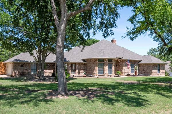 1612 Creek Bend Drive,  Midlothian,  TX 76065