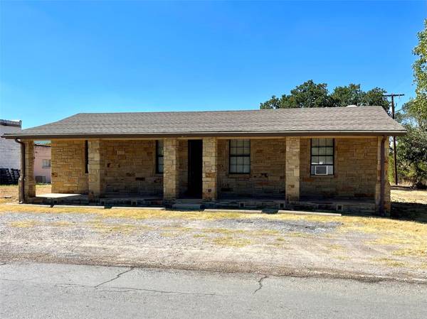 29 E Palo Pinto Street, Santo, TX 76472