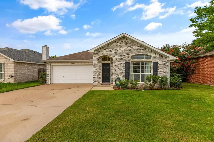 1912 Highvalley Trail, Grand Prairie, TX 75052