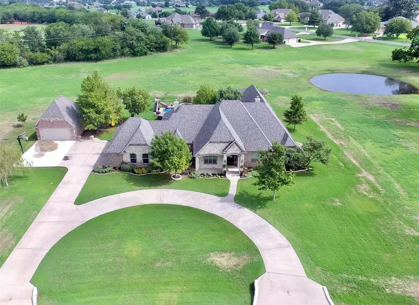 1106 W Iberian Court, Granbury, TX 76048