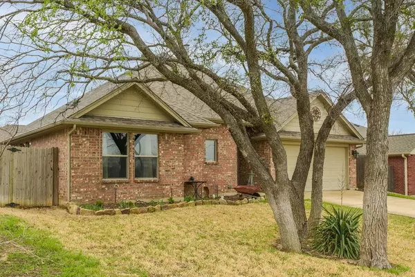 Kennedale, TX 76060,213 W 3RD Street