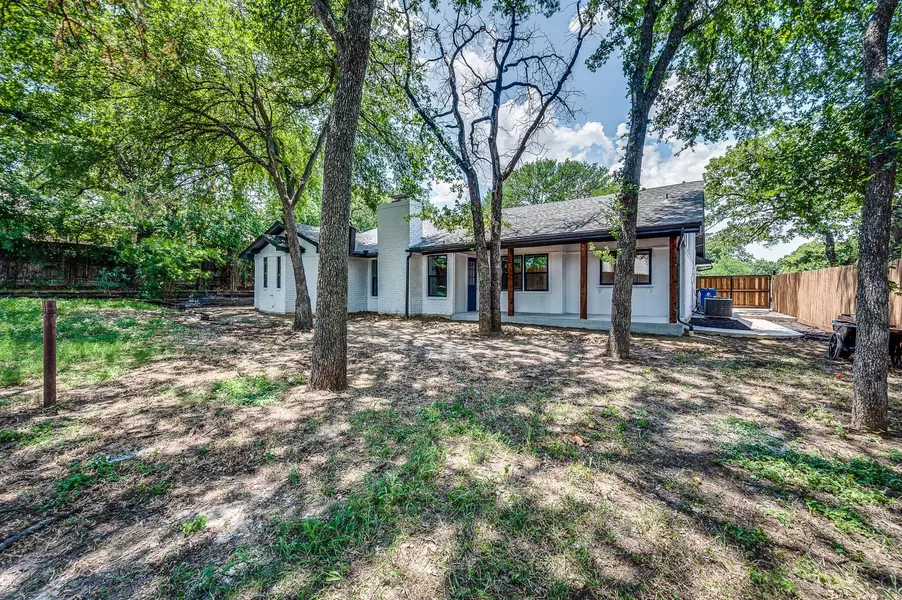 104 Alsbury Boulevard, Burleson, TX 76028