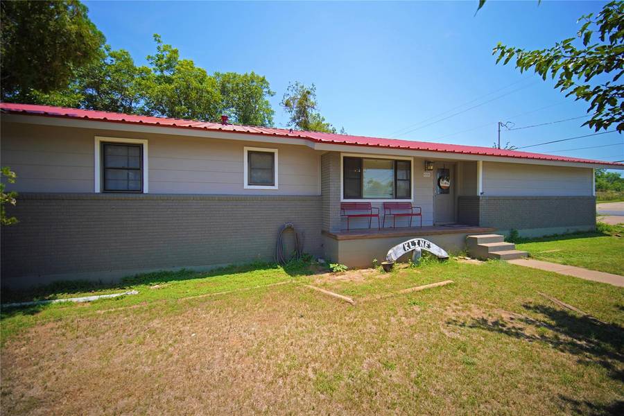 202 N 10th Street, Jacksboro, TX 76458