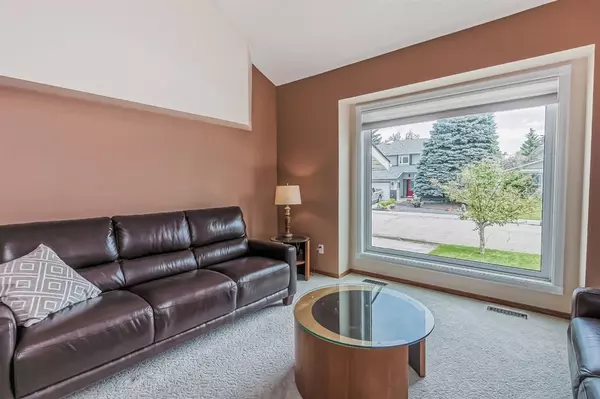 Calgary, AB T3L 1P5,144 Scenic Hill Close NW