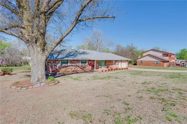 123 Oakwood Drive, Tuttle, OK 73089