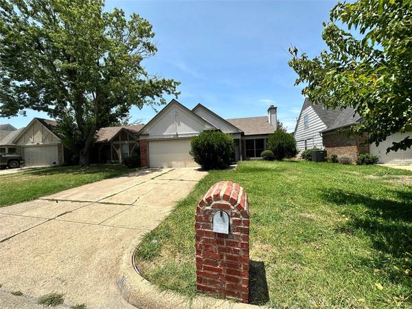 1007 Danforth Court, Arlington, TX 76017