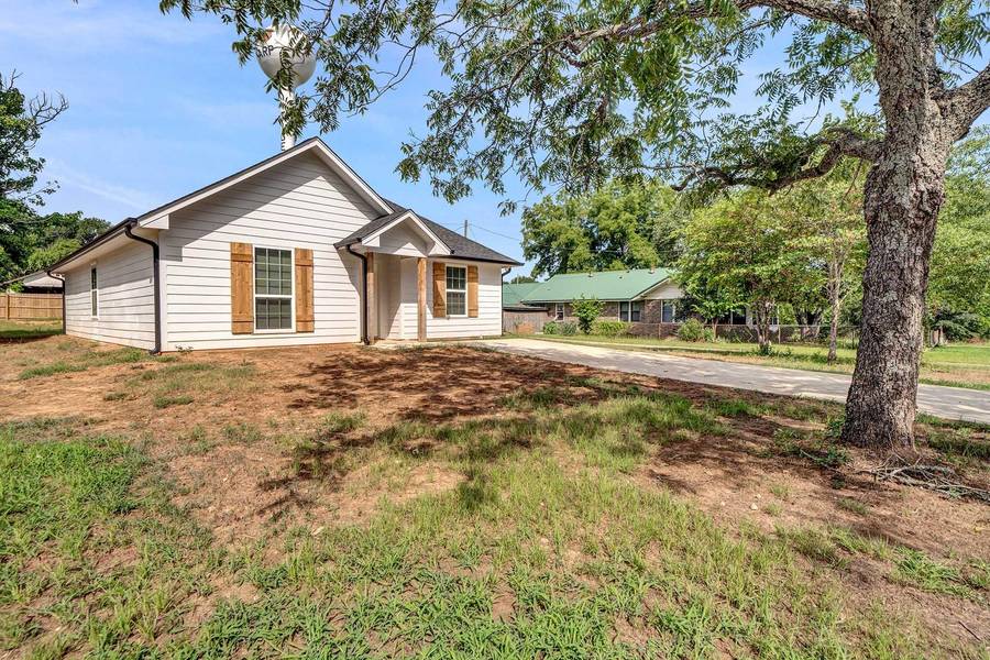 201 N Main Street, Arp, TX 75750