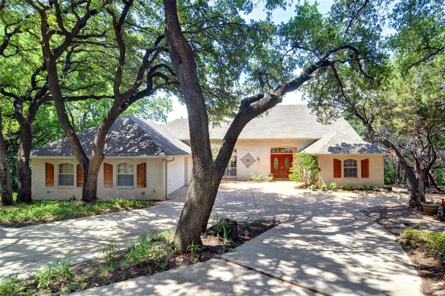 813 W Spanish Court, Granbury, TX 76048