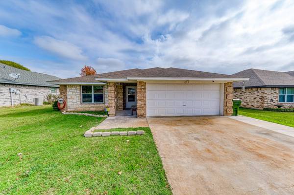 120 Chisolm Trail Court, Springtown, TX 76082