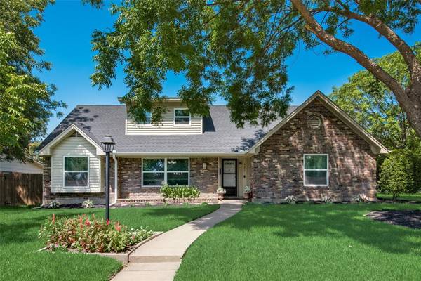 921 Blue Lake Drive, Fort Worth, TX 76103