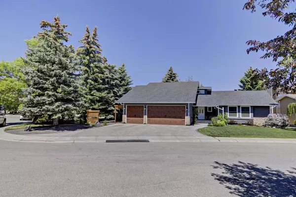 Calgary, AB T2X 2L3,852 Suncastle RD SE