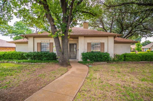 2507 Radcliffe Drive, Arlington, TX 76012