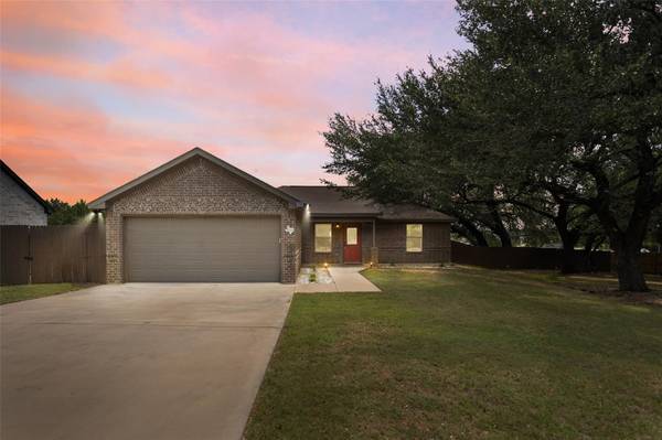 3112 Steepleridge Circle, Granbury, TX 76048