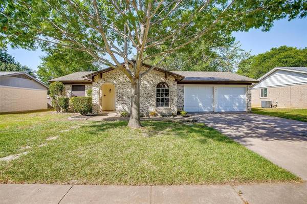 541 NW Barbara Lane, Burleson, TX 76028