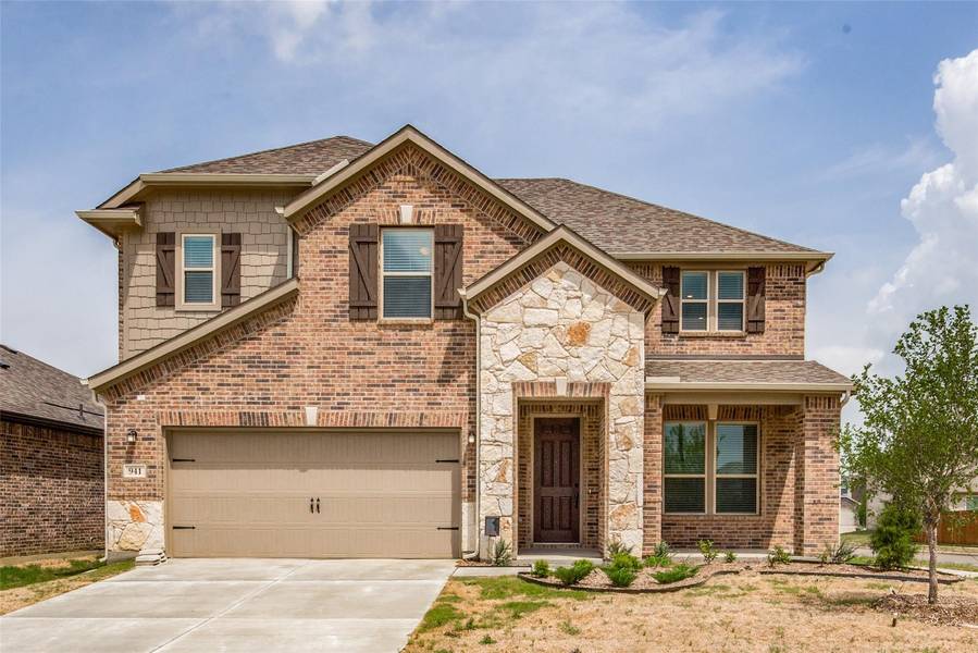 941 Waggoner Drive, Aubrey, TX 76227