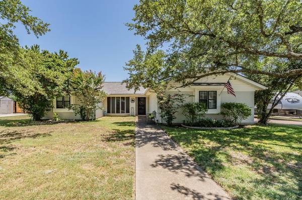 1329 Hemphill Drive, Cleburne, TX 76033