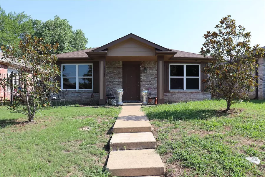 10247 Sand Springs Avenue, Dallas, TX 75227