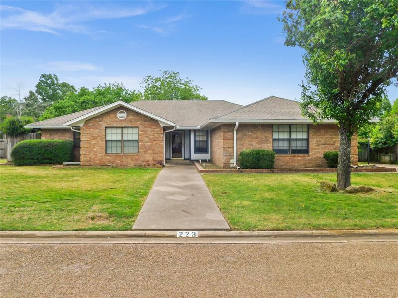 223 Colonial Circle, Athens, TX 75751