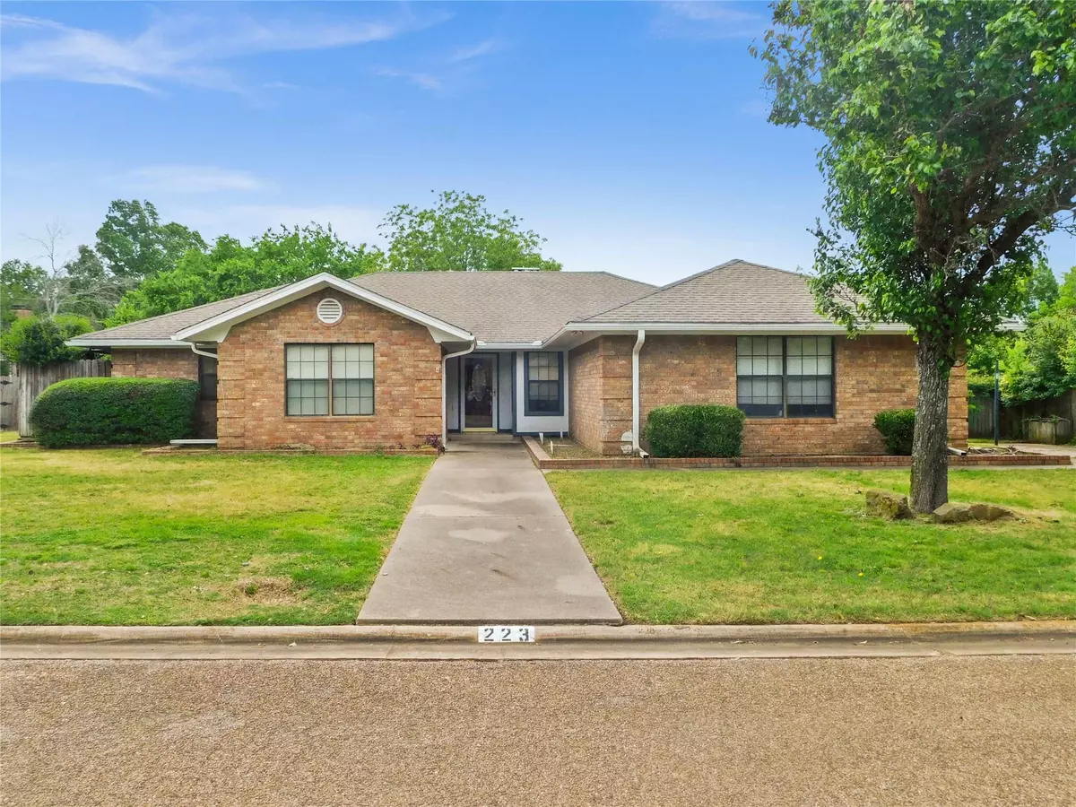 Athens, TX 75751,223 Colonial Circle