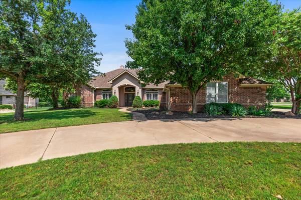 6401 Colonial Drive, Granbury, TX 76049